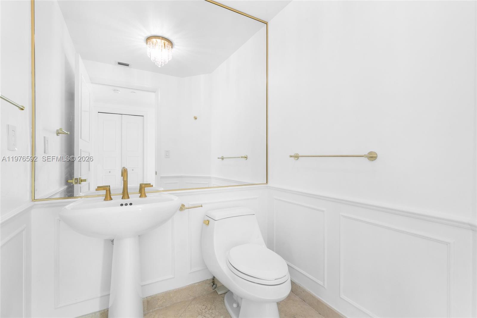 300 S Pointe Dr #801, Miami Beach FL 33139