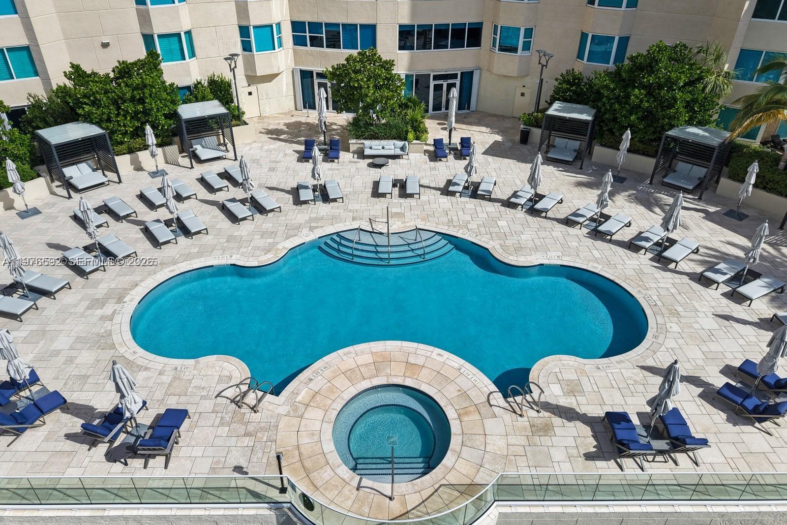 300 S Pointe Dr #801, Miami Beach FL 33139