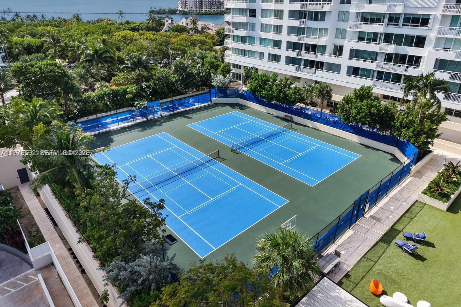 300 S Pointe Dr #801, Miami Beach FL 33139