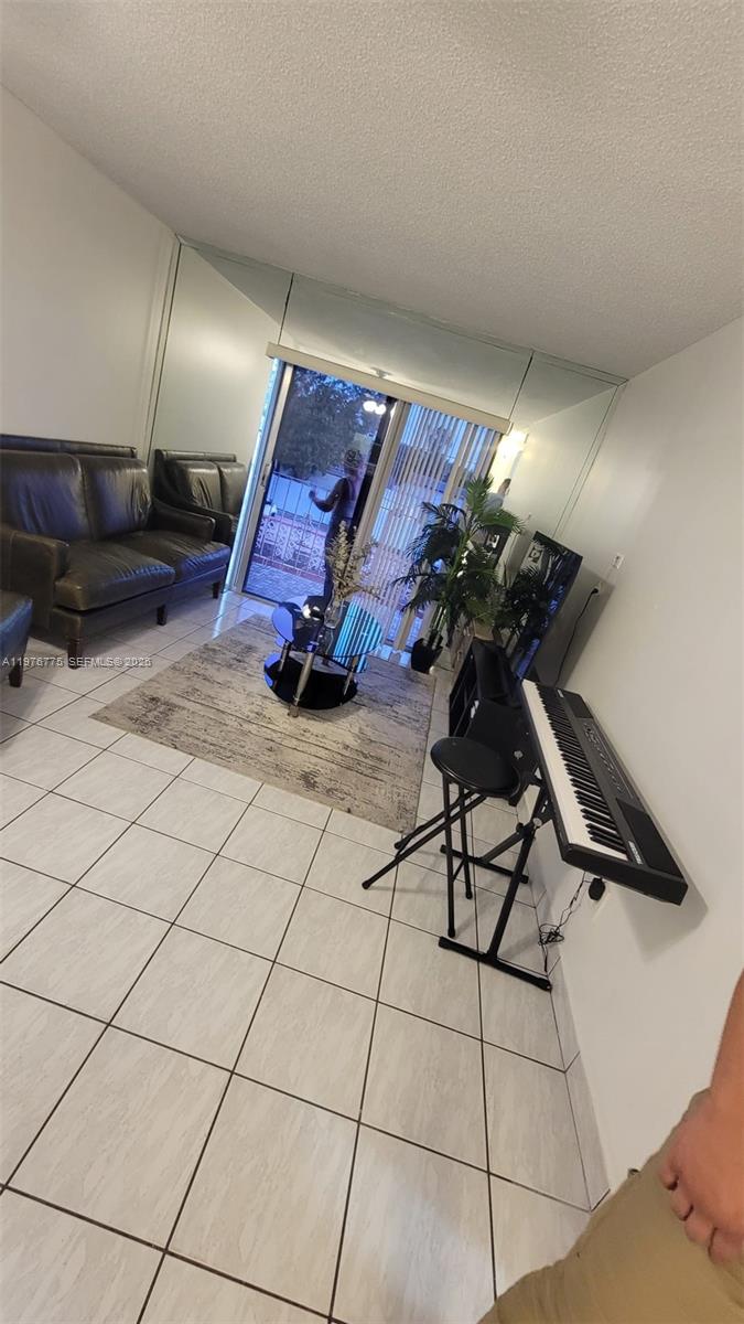 6820 W Flagler St #207, Miami FL 33144
