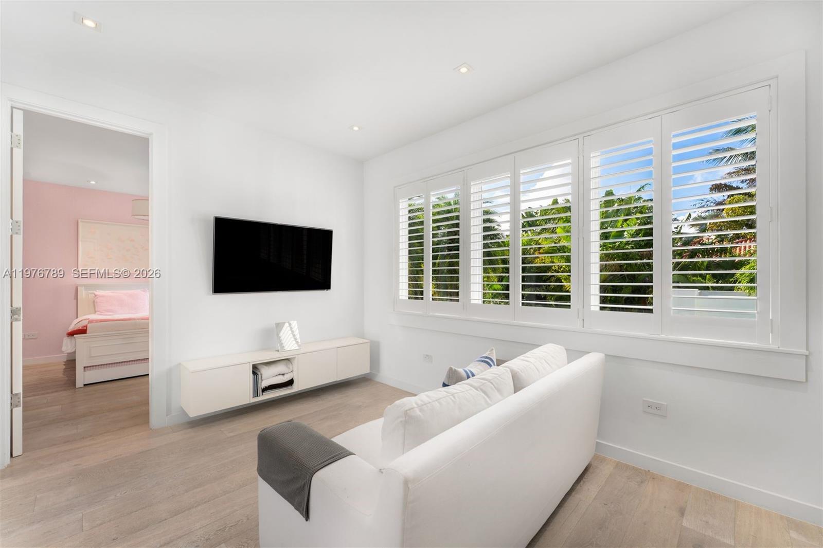 741 Harbor Dr, Key Biscayne FL 33149