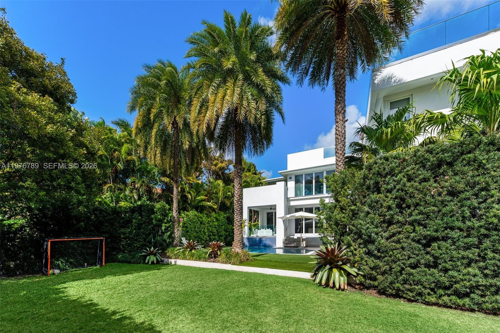 741 Harbor Dr, Key Biscayne FL 33149