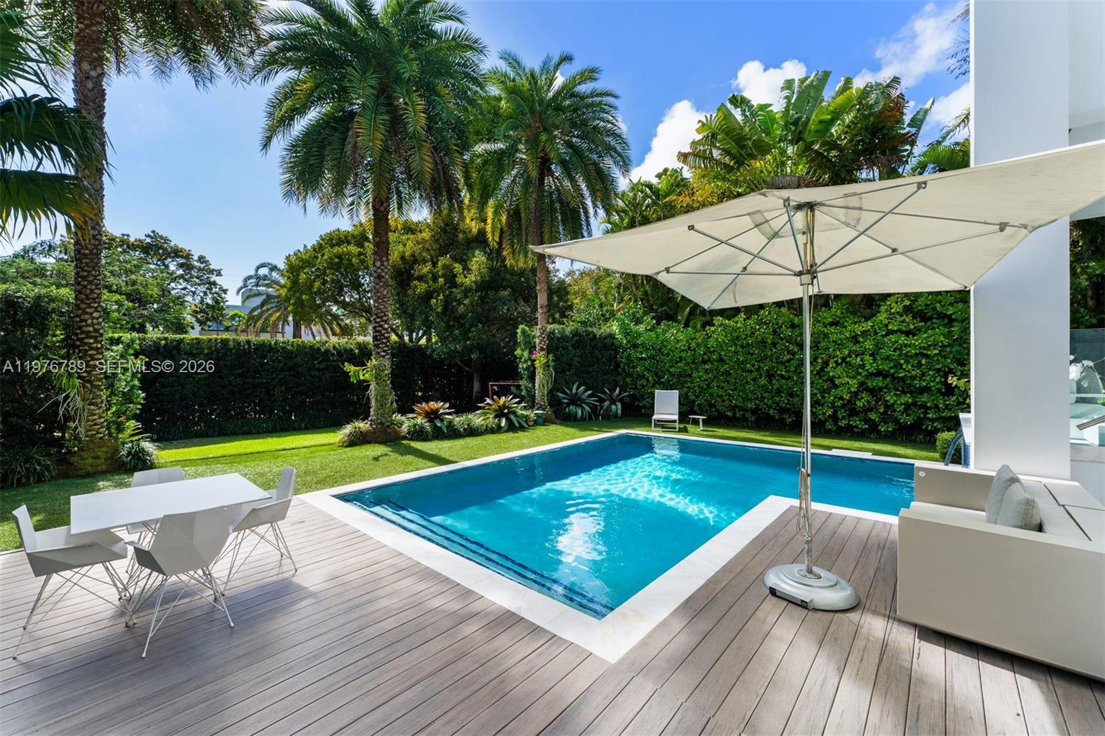 741 Harbor Dr, Key Biscayne FL 33149