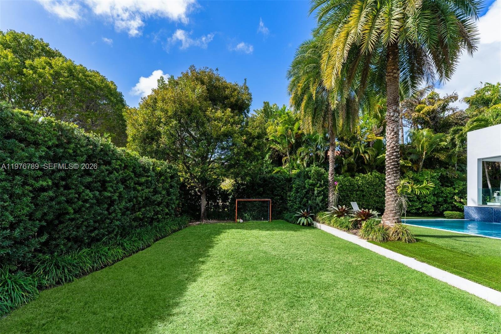 741 Harbor Dr, Key Biscayne FL 33149