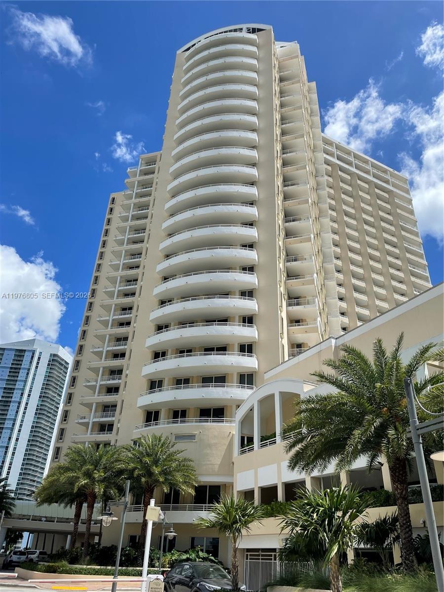 888 Brickell Key Dr #804, Miami FL 33131