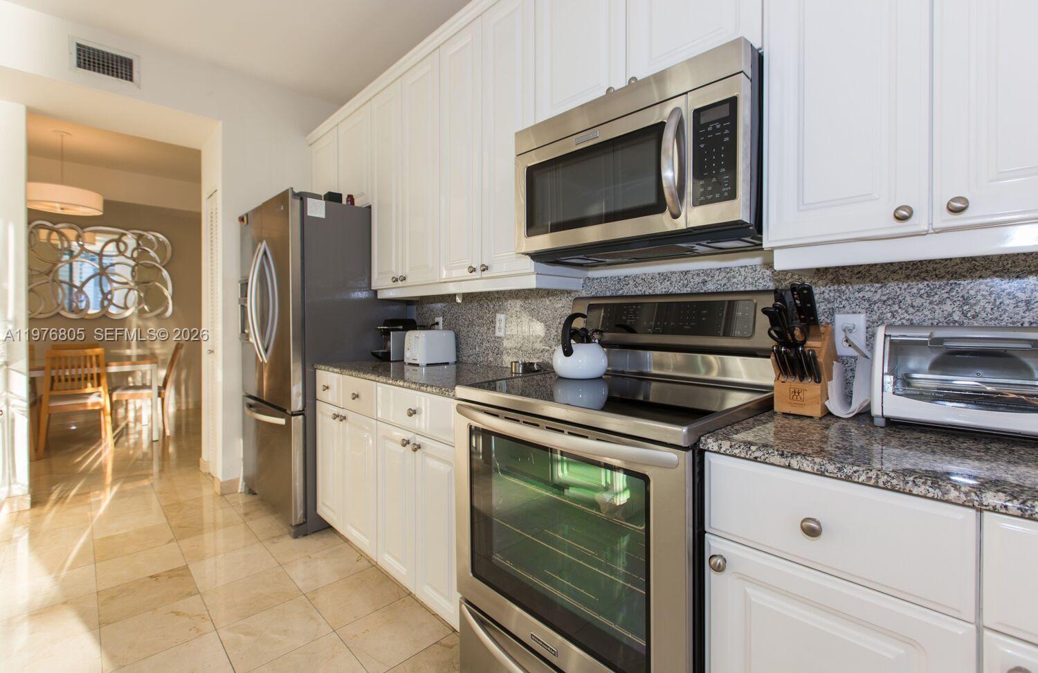 888 Brickell Key Dr #804, Miami FL 33131