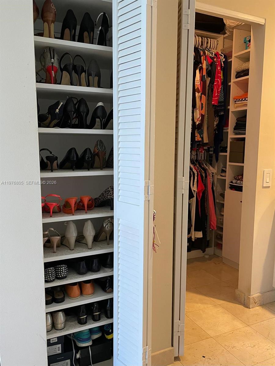 888 Brickell Key Dr #804, Miami FL 33131
