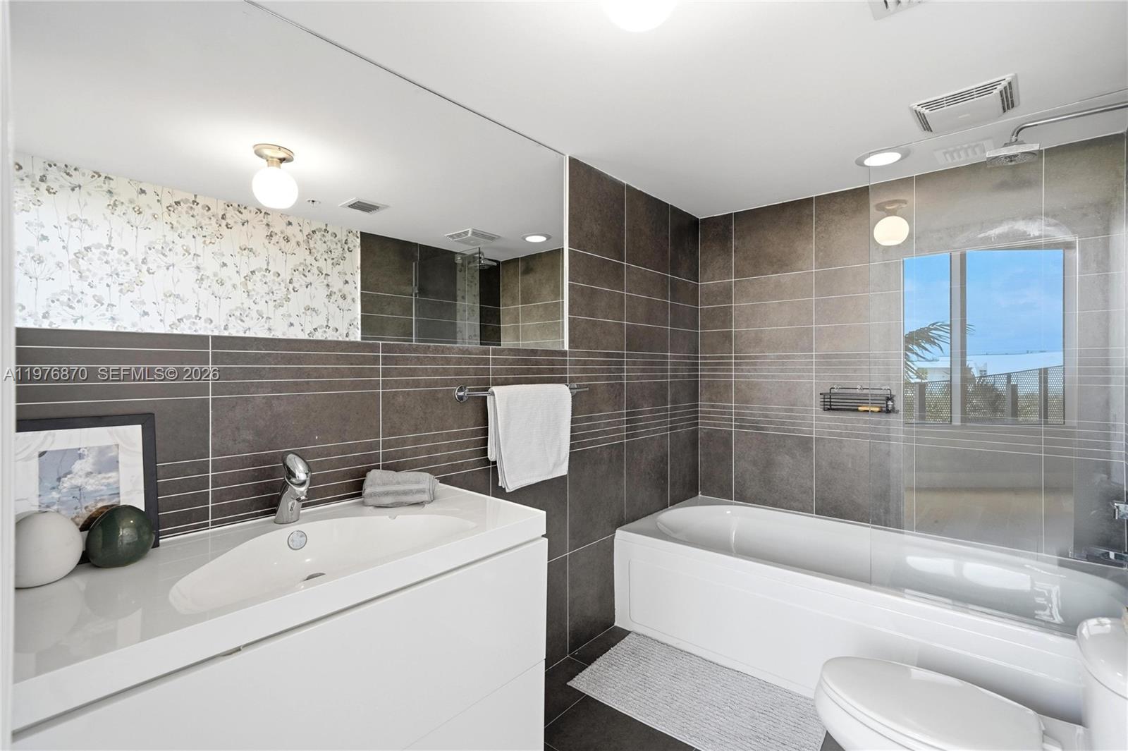 2155 Washington Ct #507, Miami Beach FL 33139