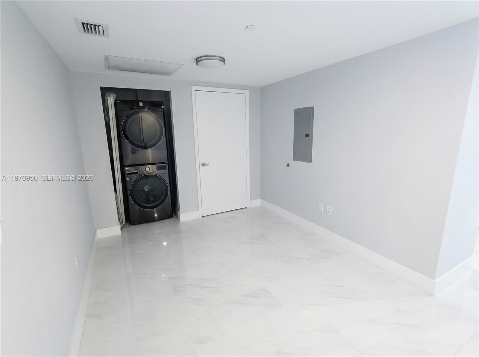 475 Brickell Ave #3407, Miami FL 33131