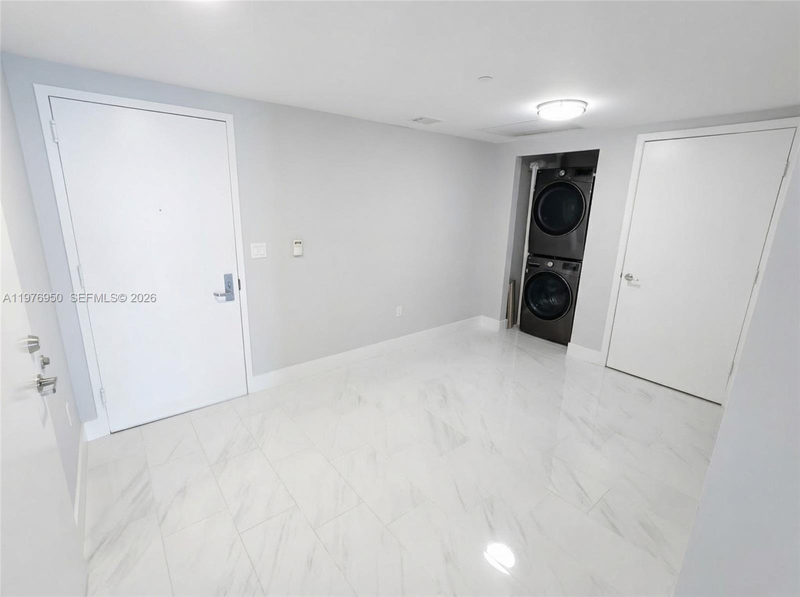 475 Brickell Ave #3407, Miami FL 33131
