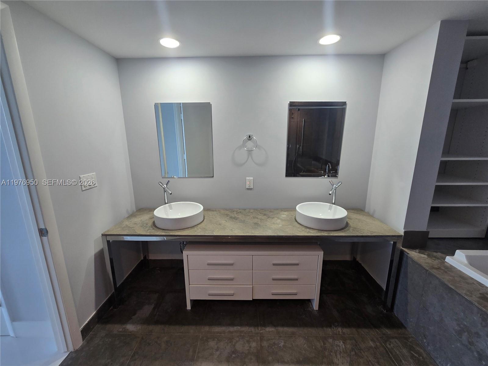 475 Brickell Ave #3407, Miami FL 33131