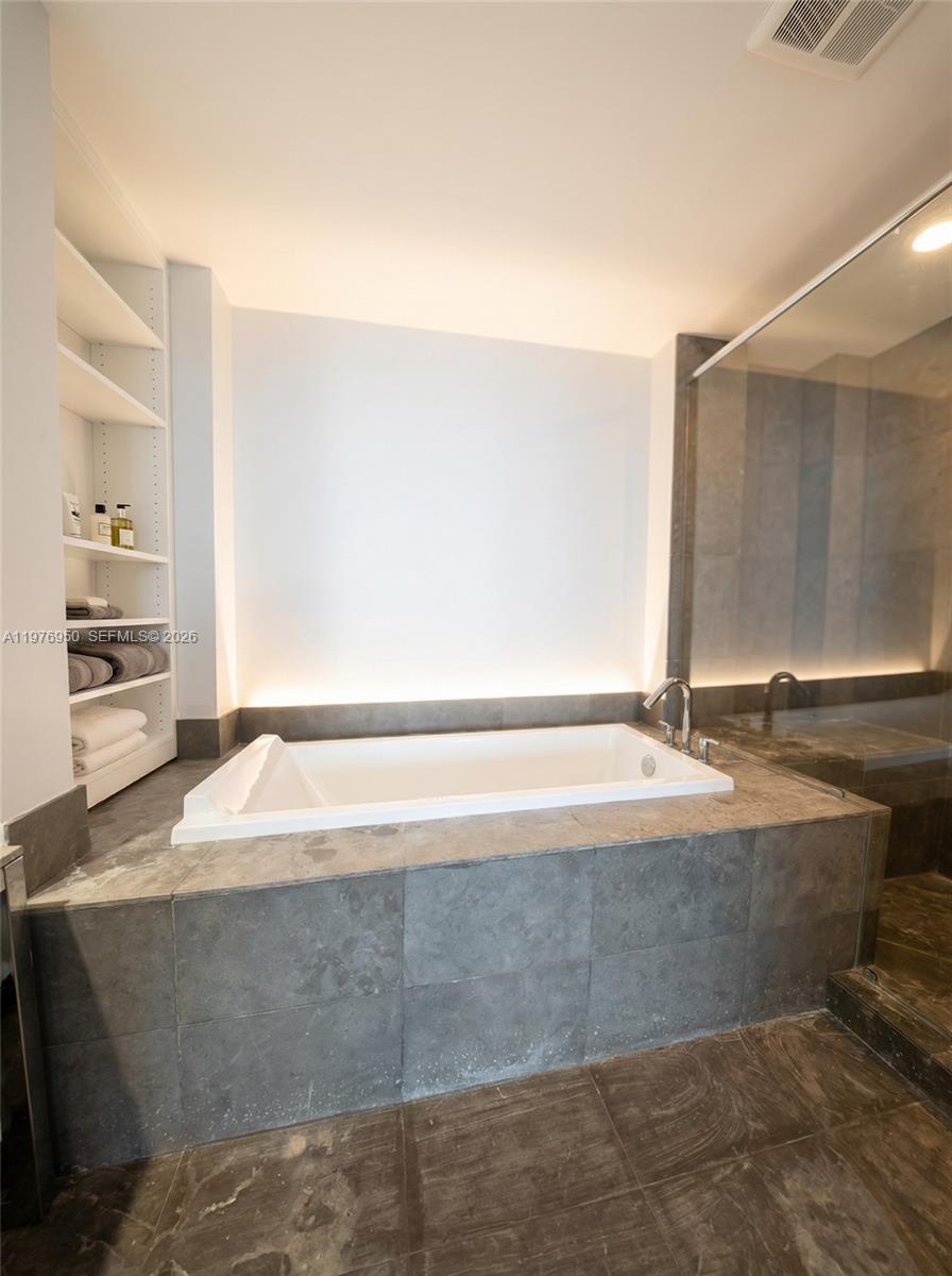 475 Brickell Ave #3407, Miami FL 33131