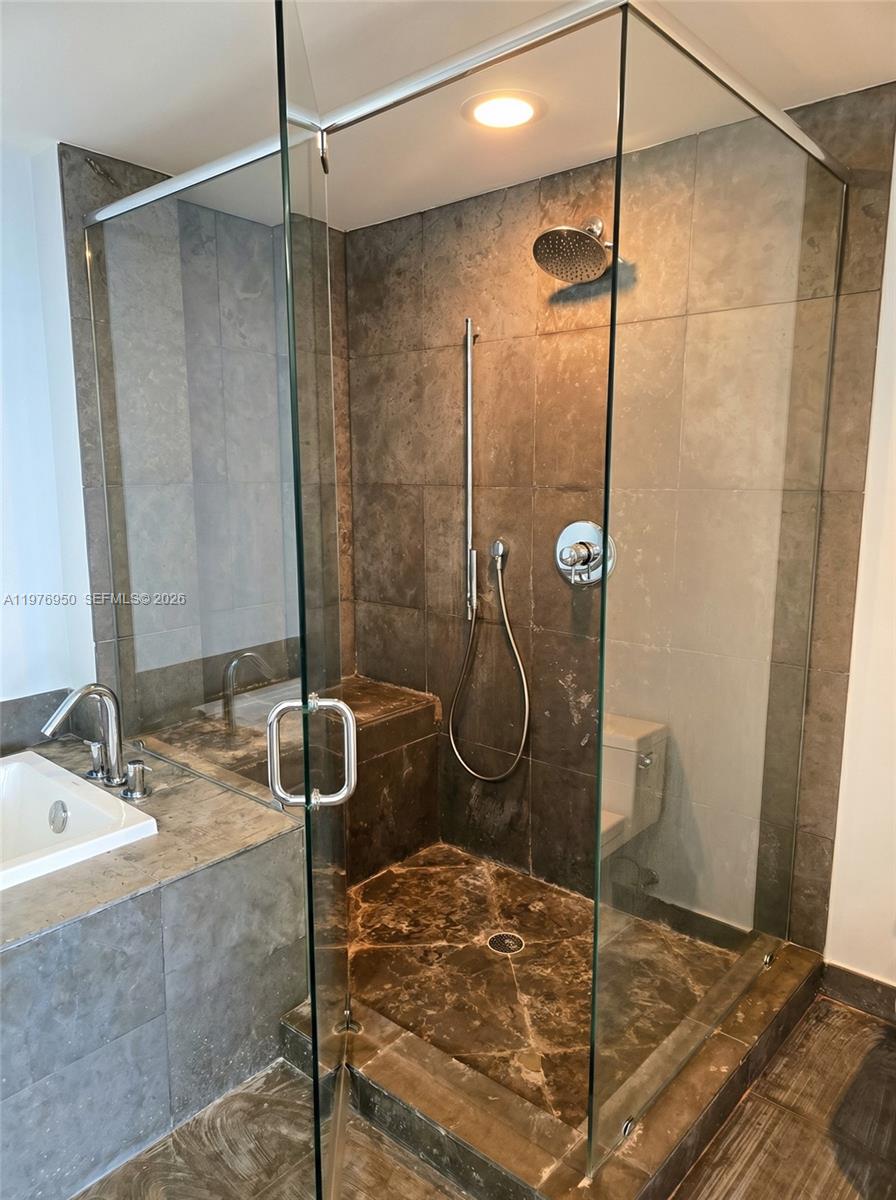 475 Brickell Ave #3407, Miami FL 33131