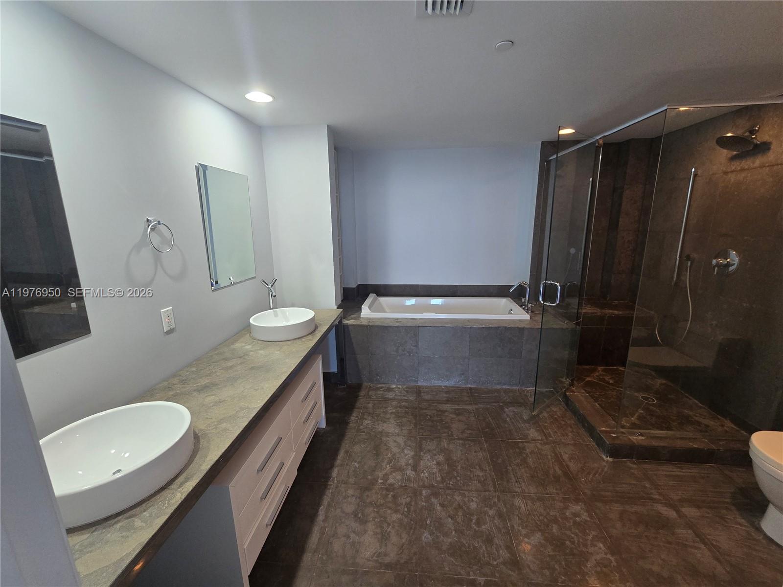 475 Brickell Ave #3407, Miami FL 33131