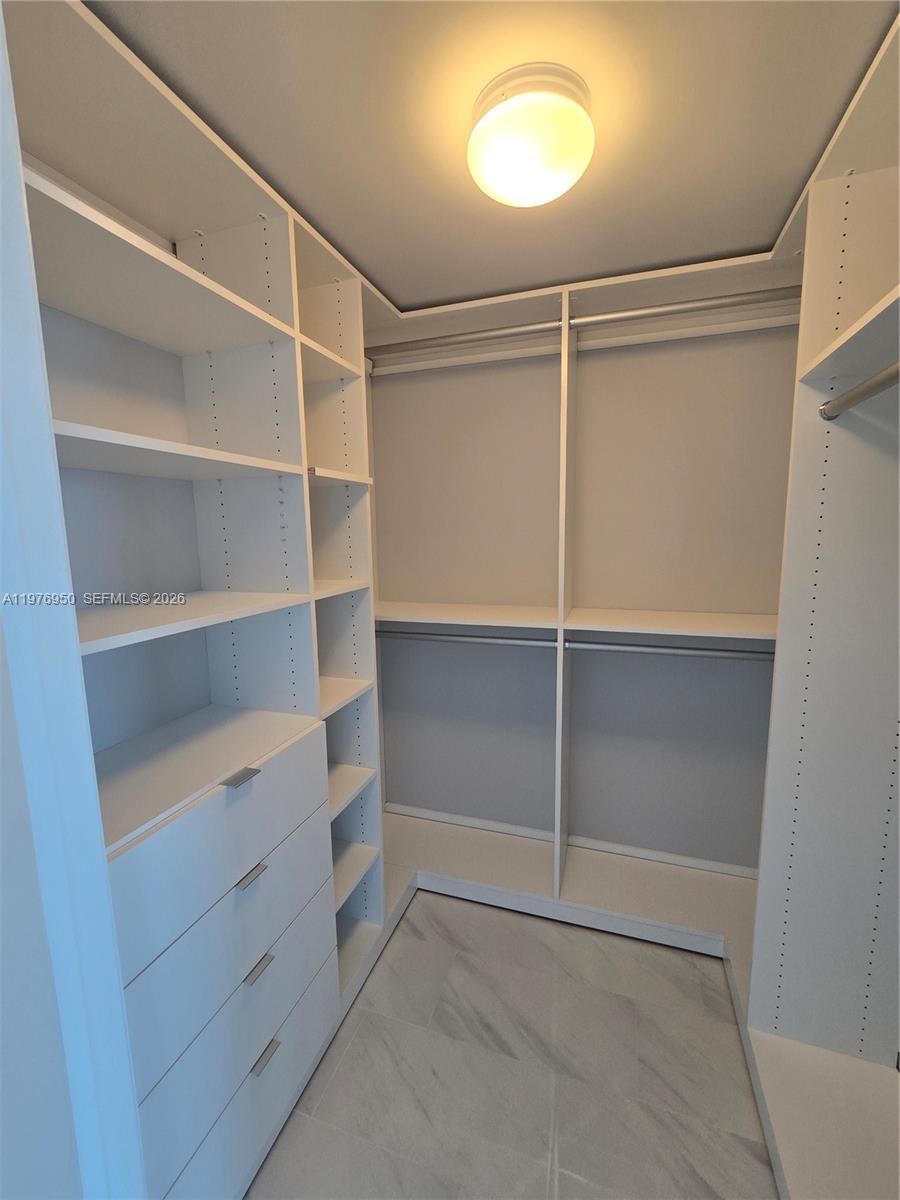 475 Brickell Ave #3407, Miami FL 33131