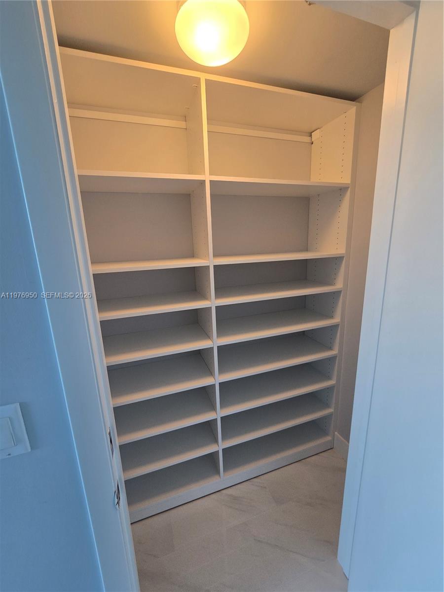 475 Brickell Ave #3407, Miami FL 33131