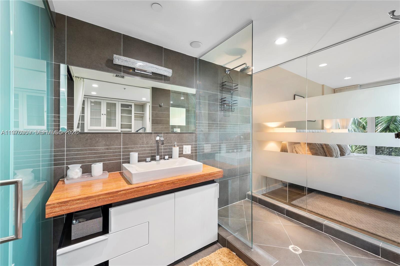 2155 Washington Ct #309, Miami Beach FL 33139