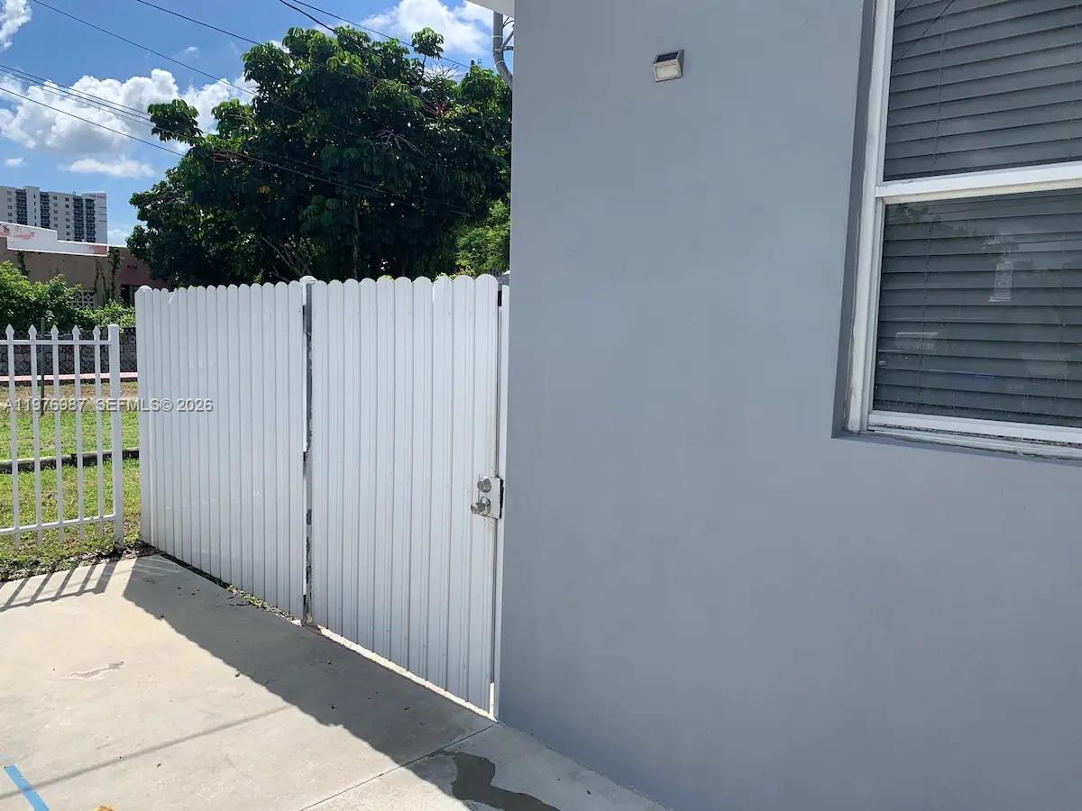 1762 NW 15th St, Miami FL 33125
