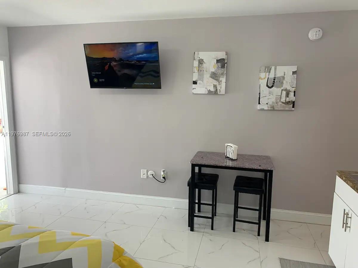 1762 NW 15th St, Miami FL 33125