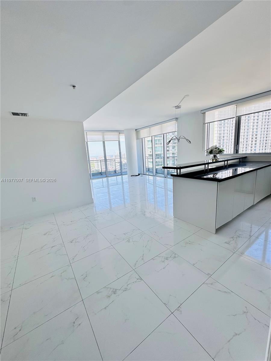 92 SW 3rd St #3105, Miami FL 33130