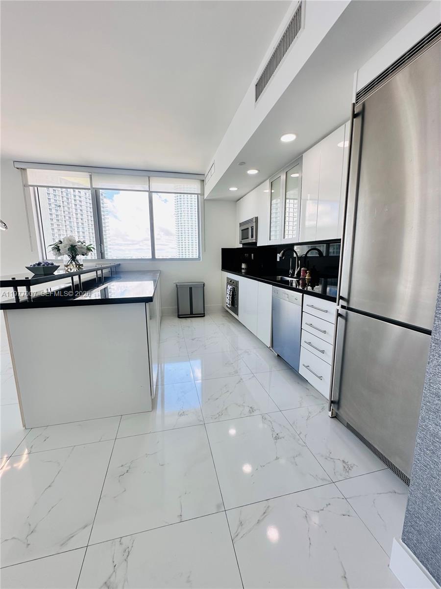92 SW 3rd St #3105, Miami FL 33130