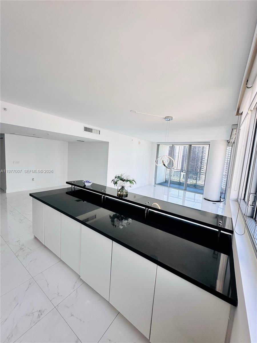 92 SW 3rd St #3105, Miami FL 33130