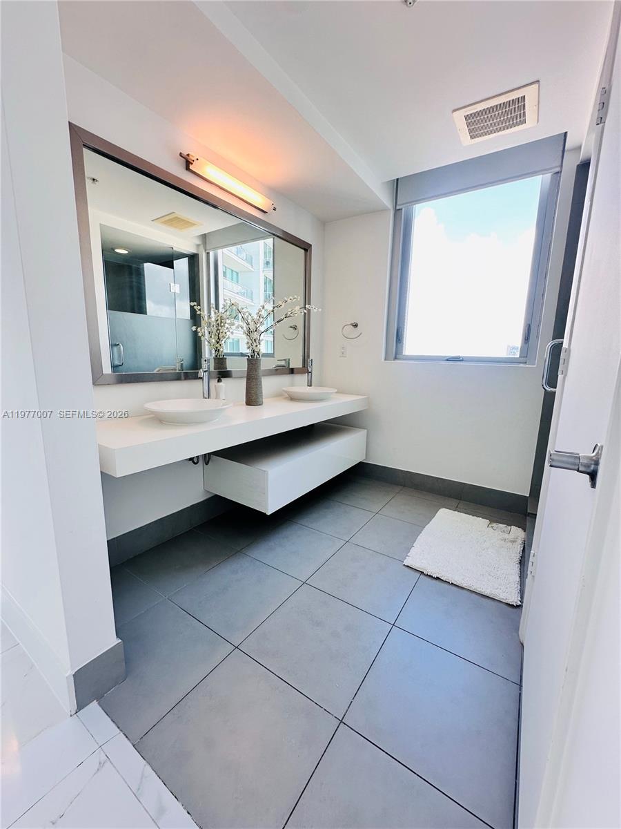 92 SW 3rd St #3105, Miami FL 33130