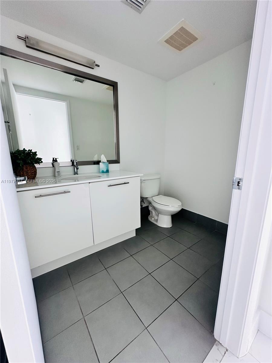 92 SW 3rd St #3105, Miami FL 33130