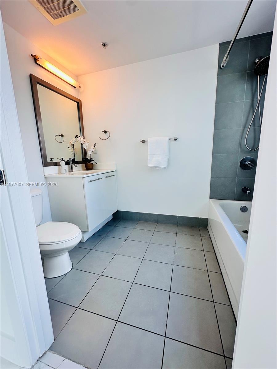 92 SW 3rd St #3105, Miami FL 33130