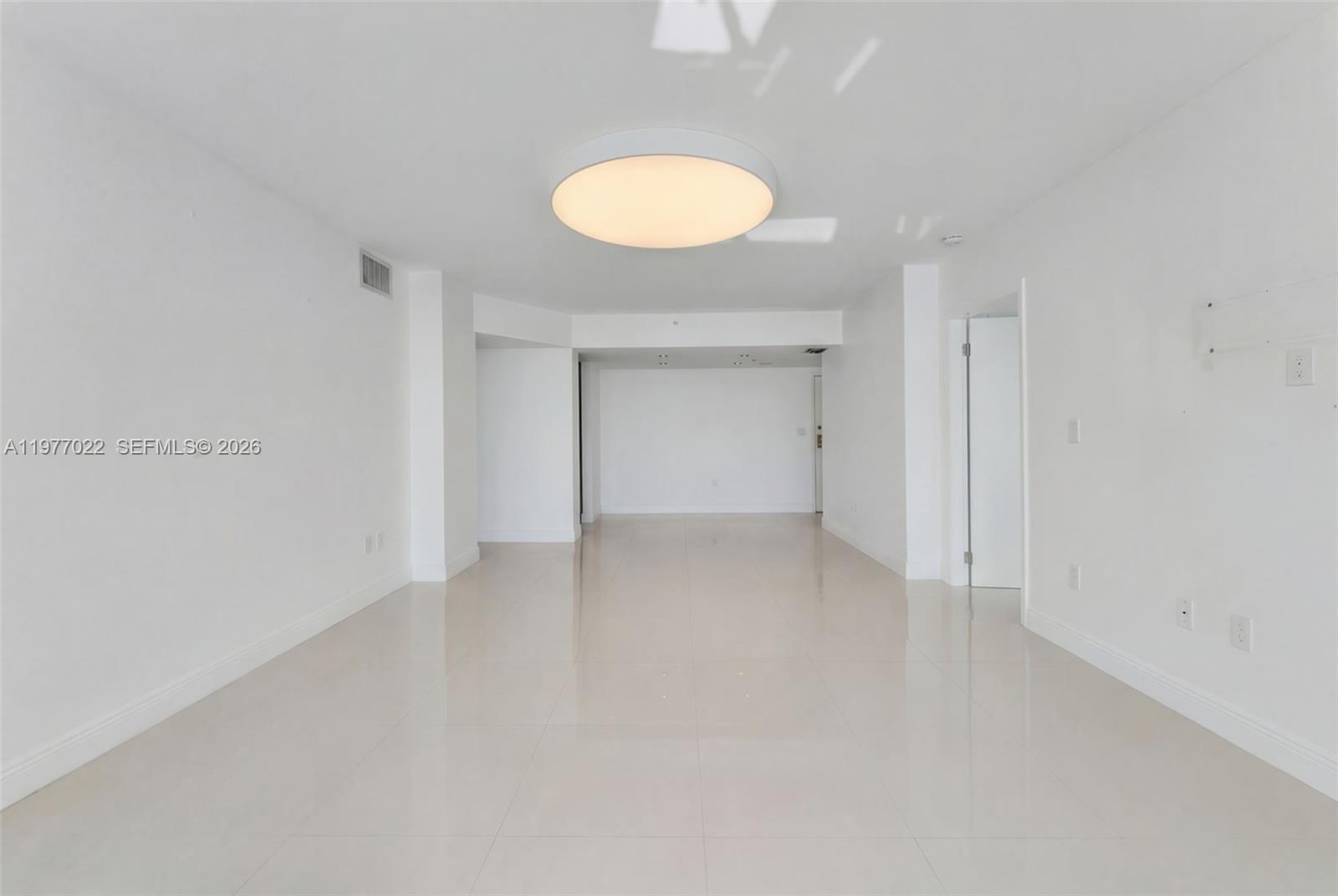 800 Claughton Island Dr #2804, Miami FL 33131