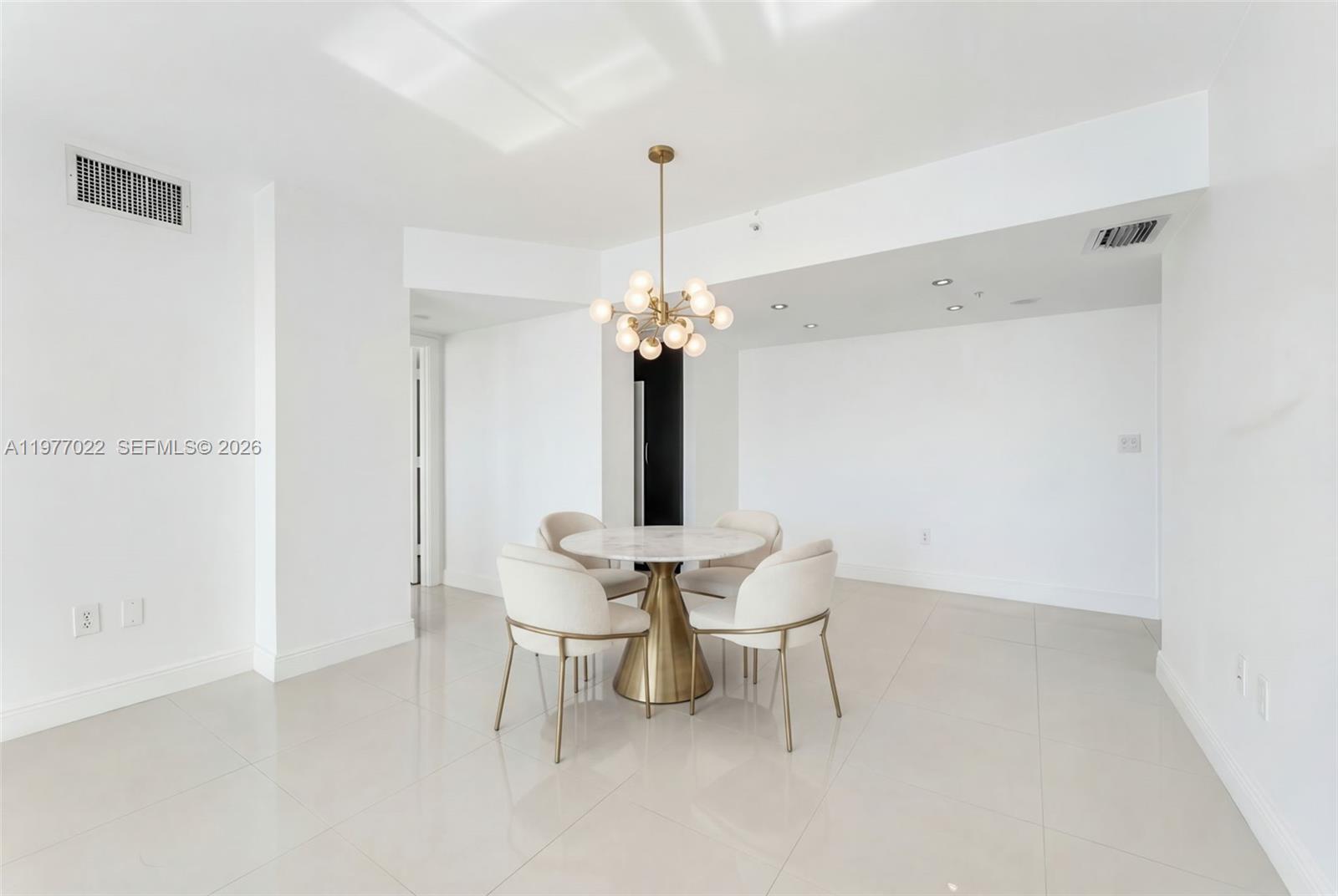 800 Claughton Island Dr #2804, Miami FL 33131