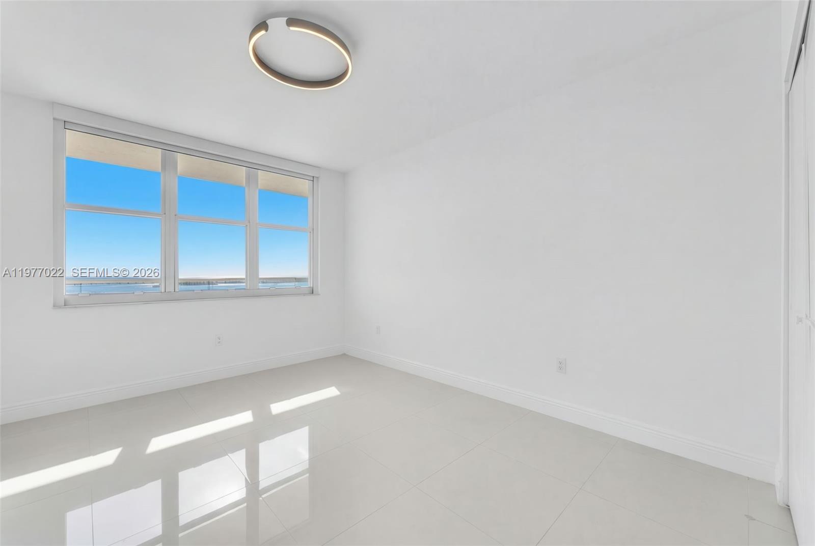 800 Claughton Island Dr #2804, Miami FL 33131