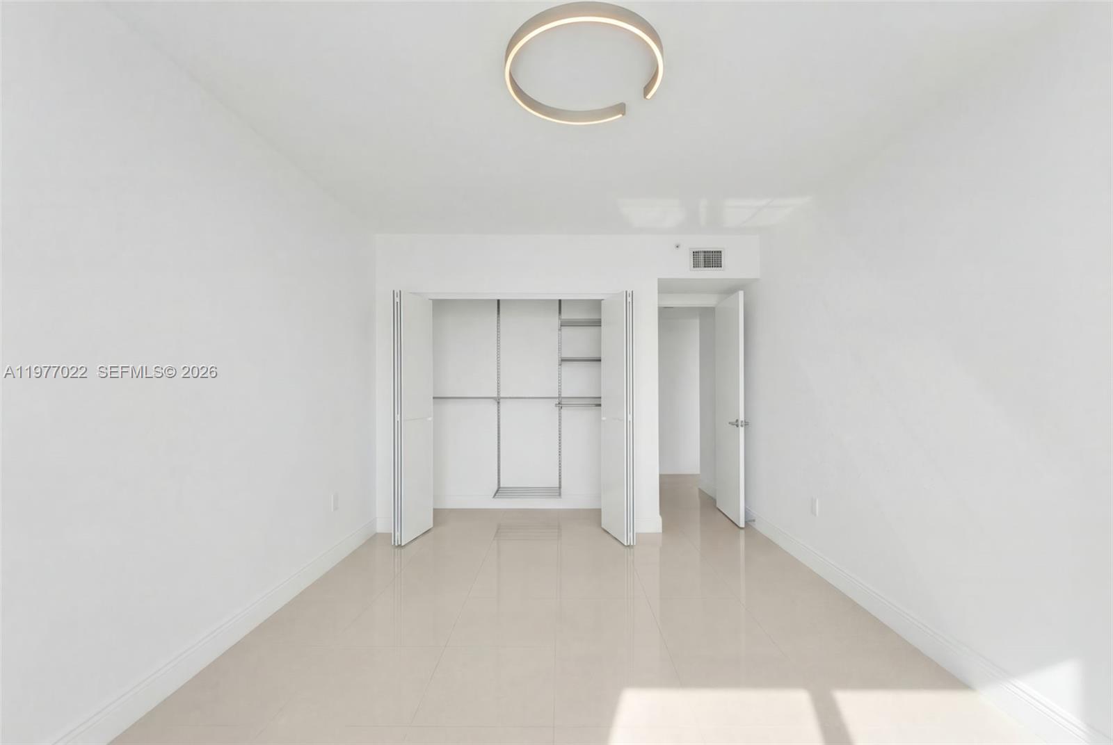 800 Claughton Island Dr #2804, Miami FL 33131