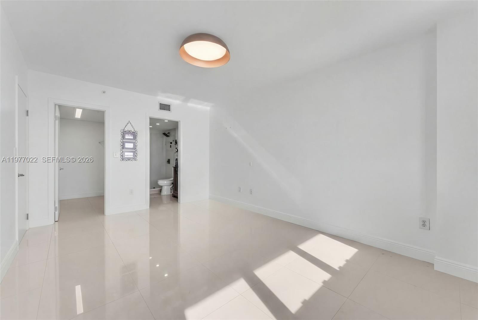 800 Claughton Island Dr #2804, Miami FL 33131
