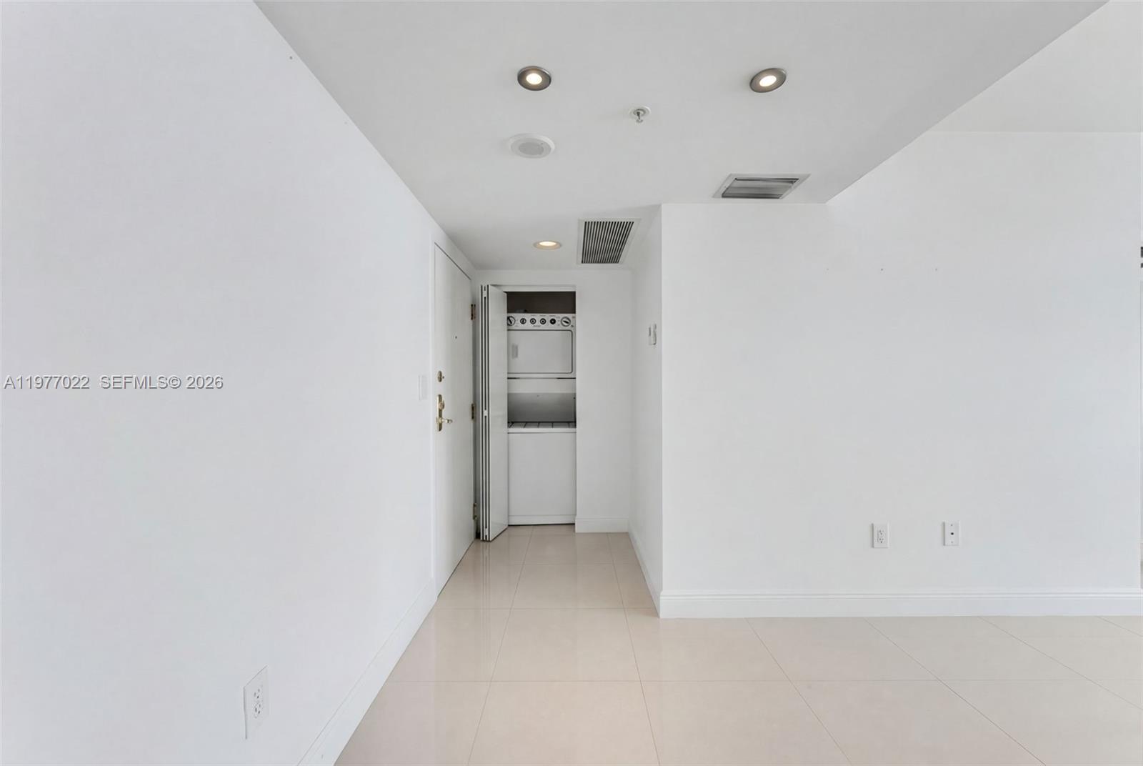 800 Claughton Island Dr #2804, Miami FL 33131