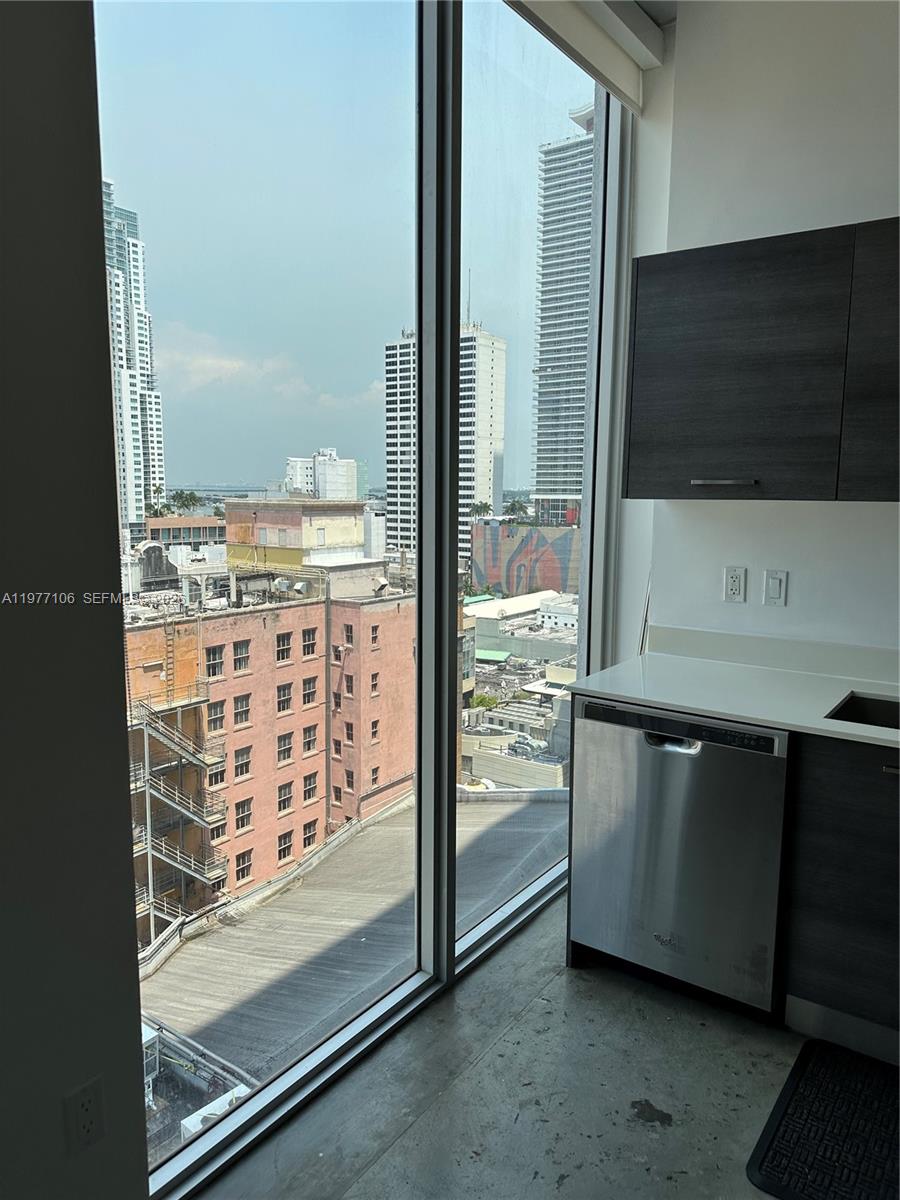 151 SE 1st St #1410, Miami FL 33131