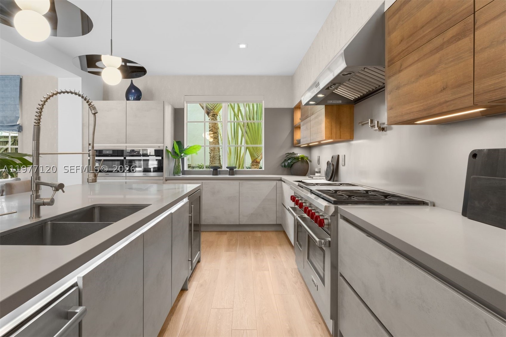 2887 Pine Tree Dr, Miami Beach FL 33140