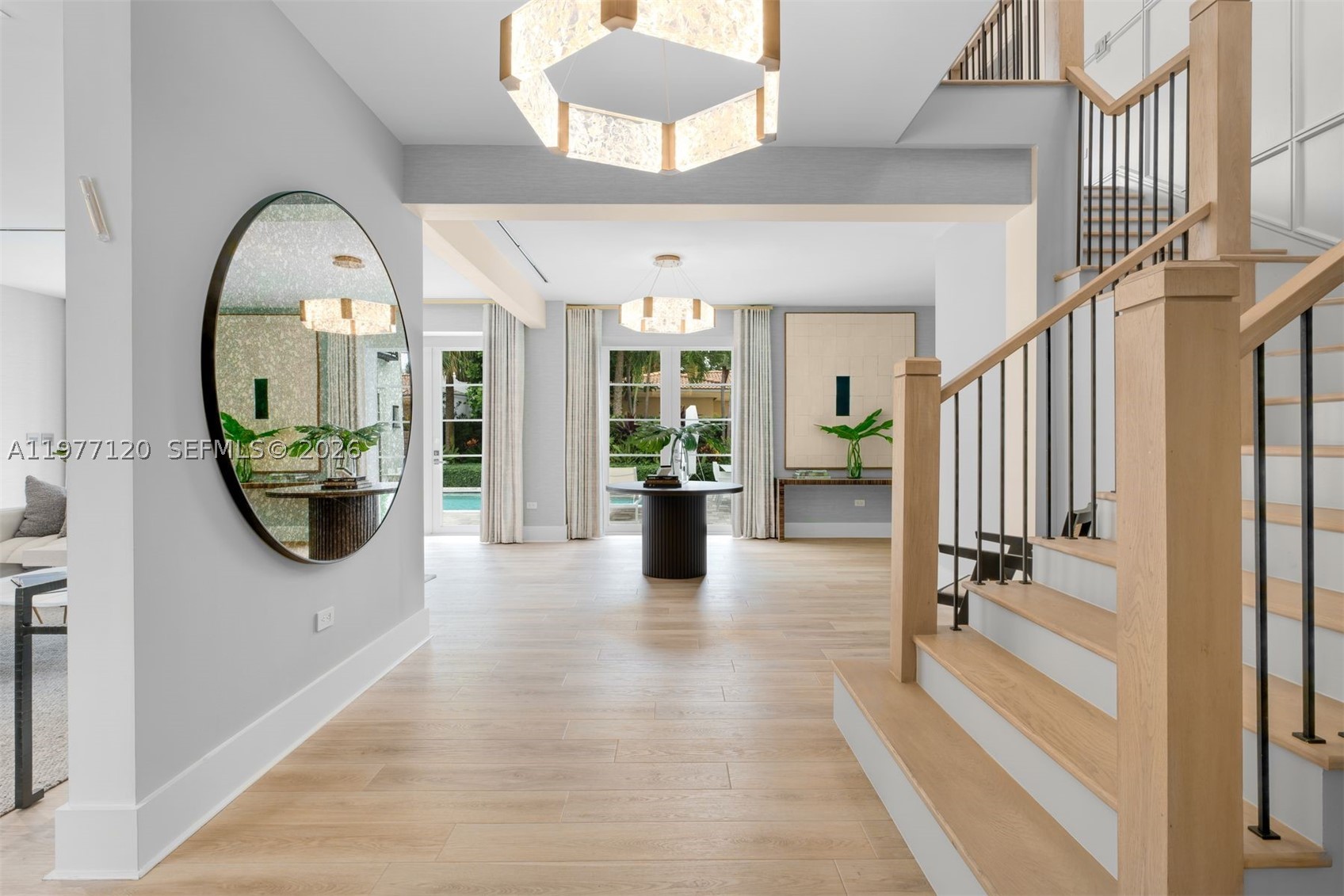2887 Pine Tree Dr, Miami Beach FL 33140