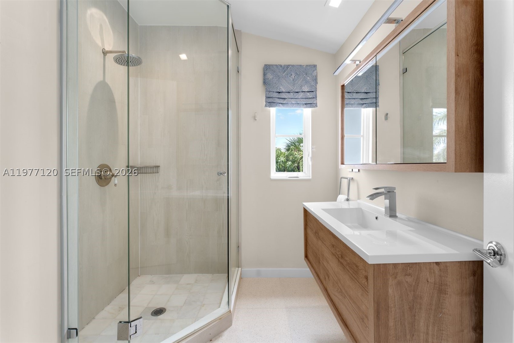 2887 Pine Tree Dr, Miami Beach FL 33140