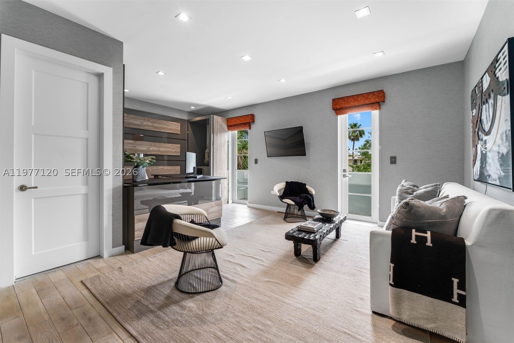 2887 Pine Tree Dr, Miami Beach FL 33140