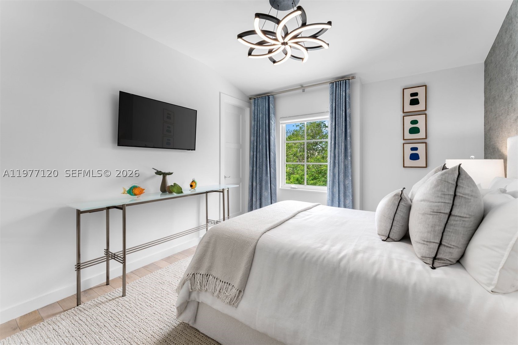 2887 Pine Tree Dr, Miami Beach FL 33140