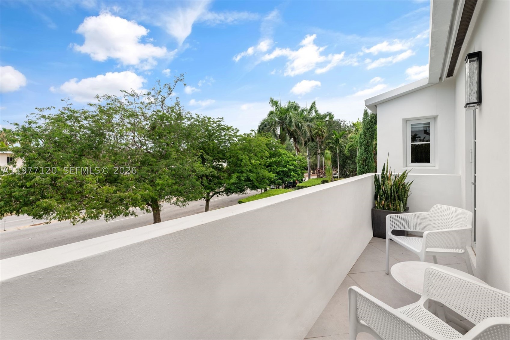 2887 Pine Tree Dr, Miami Beach FL 33140