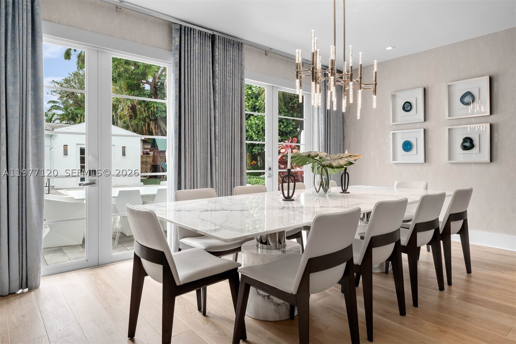 2887 Pine Tree Dr, Miami Beach FL 33140