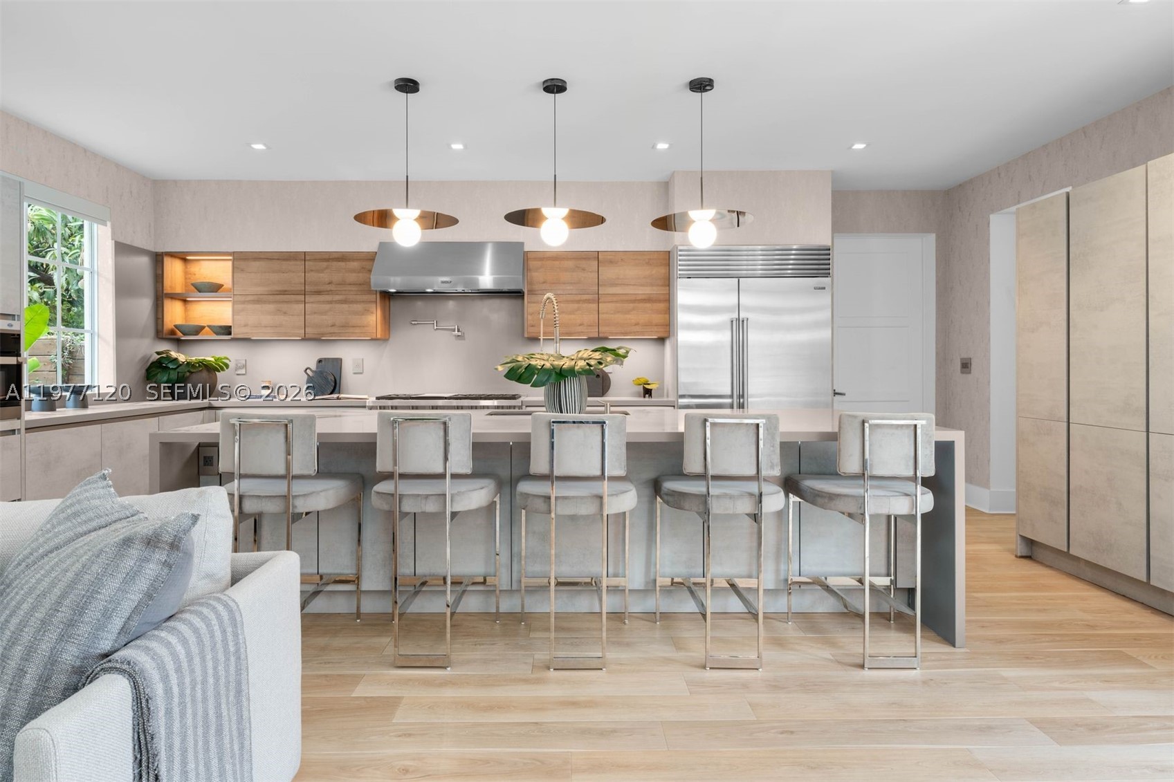 2887 Pine Tree Dr, Miami Beach FL 33140