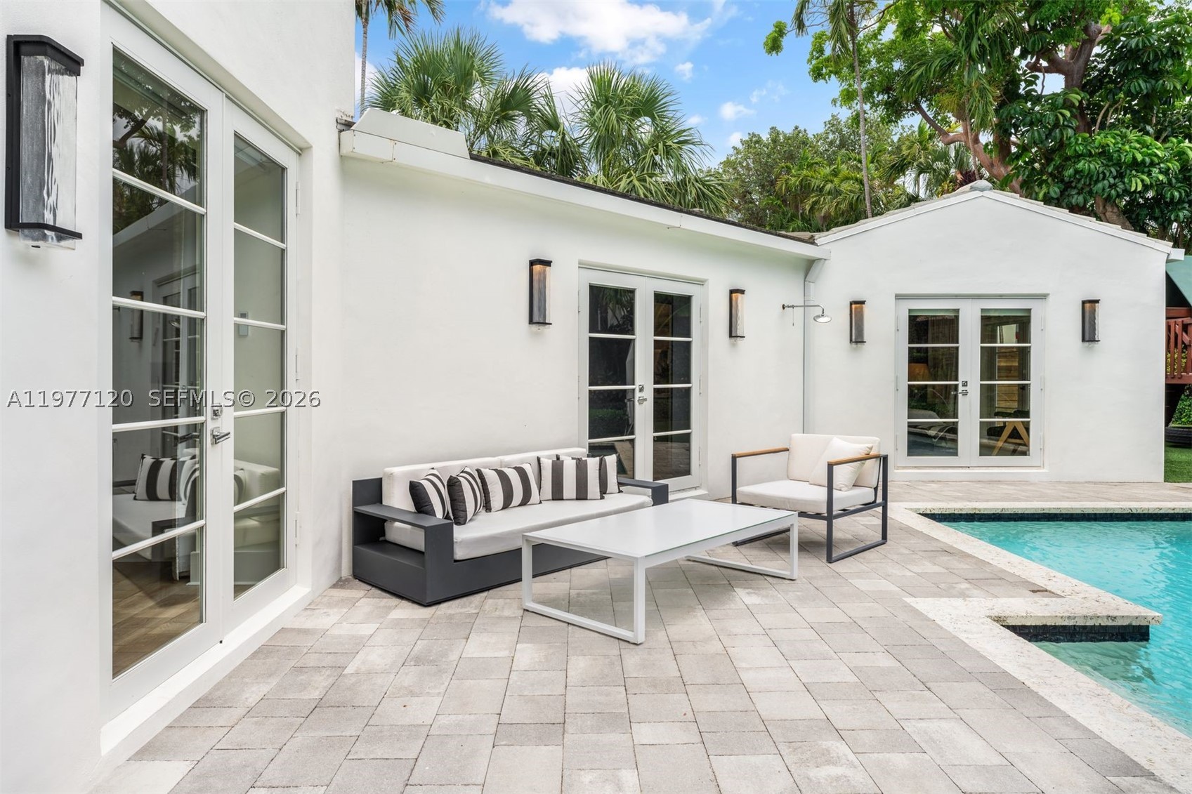 2887 Pine Tree Dr, Miami Beach FL 33140