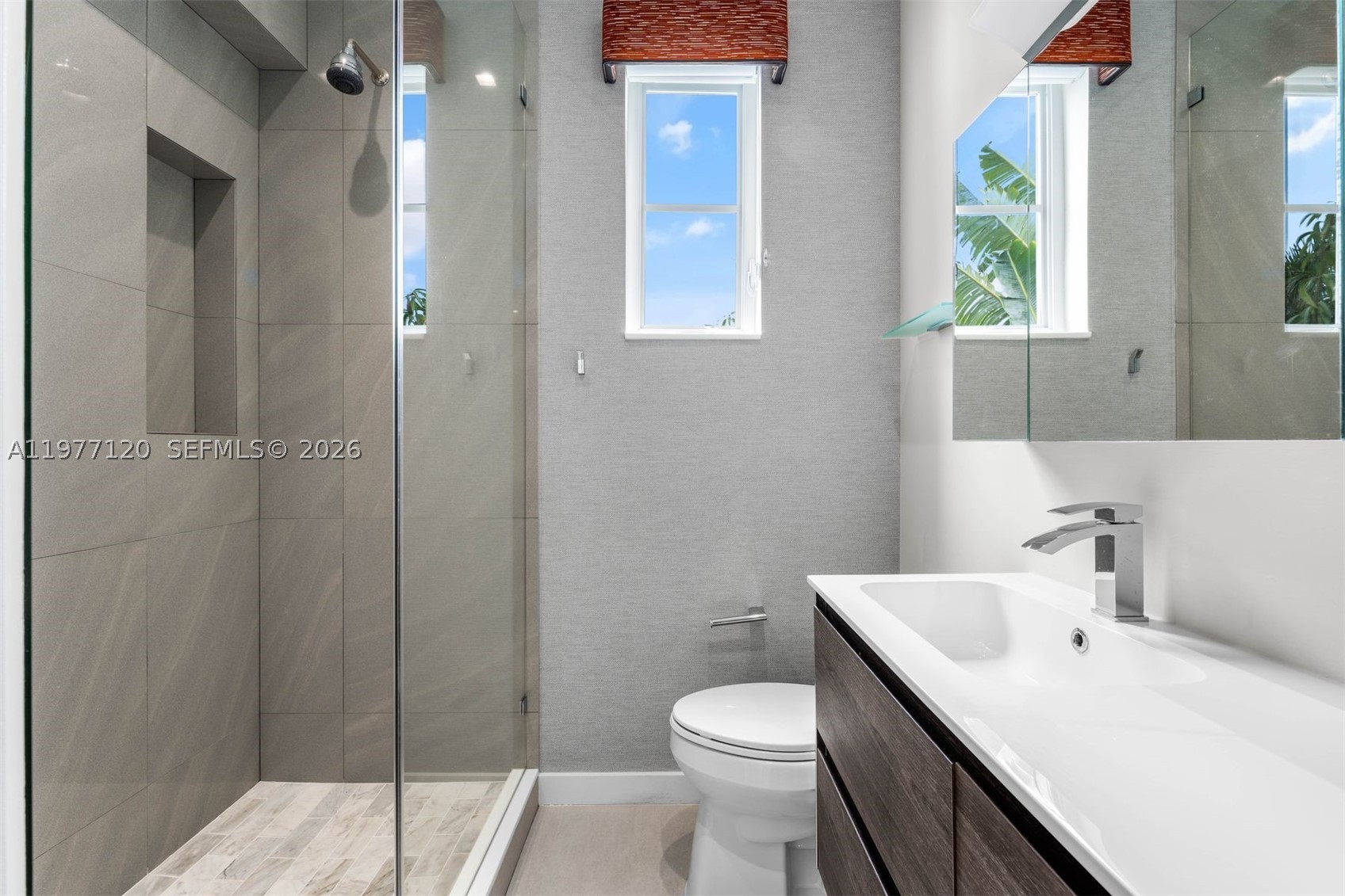 2887 Pine Tree Dr, Miami Beach FL 33140