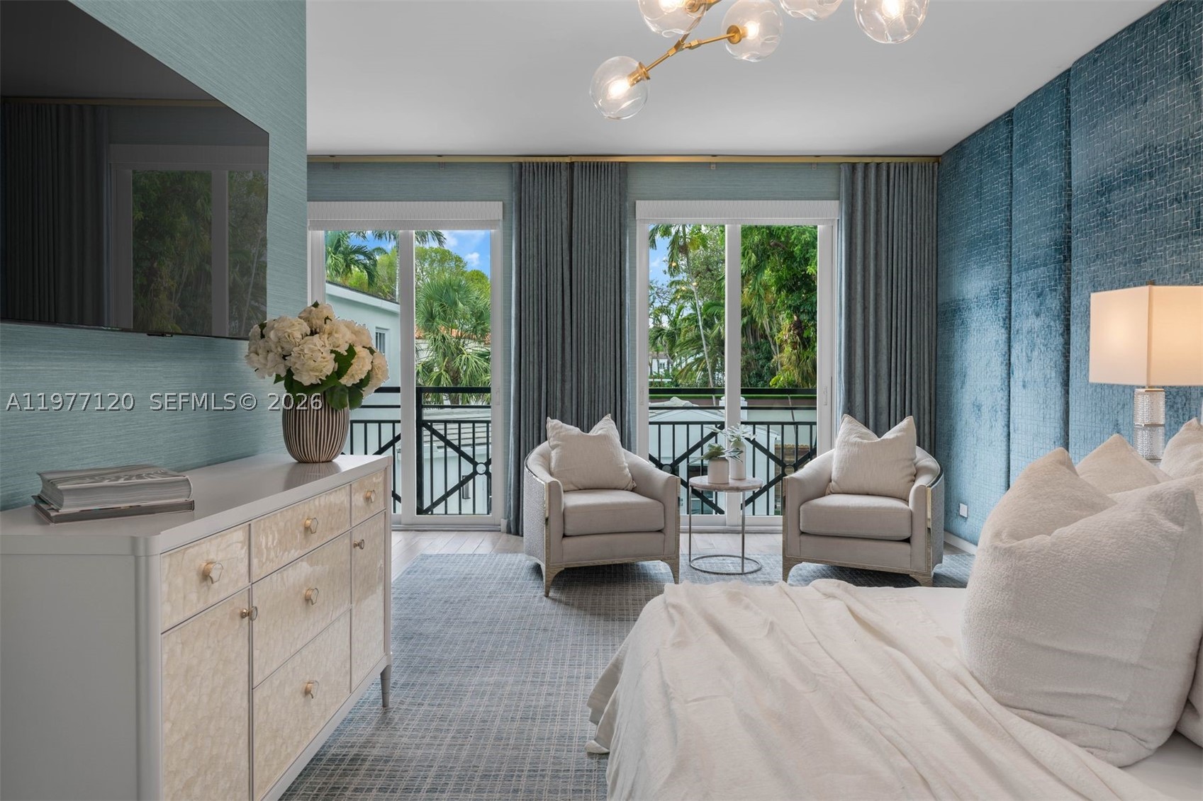 2887 Pine Tree Dr, Miami Beach FL 33140