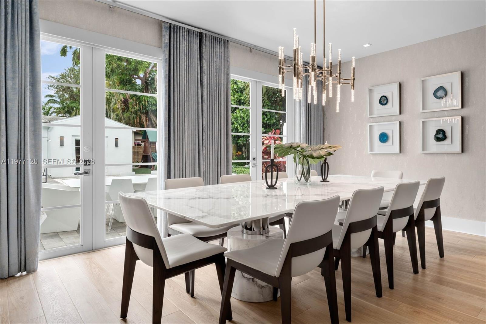 2887 Pine Tree Dr, Miami Beach FL 33140