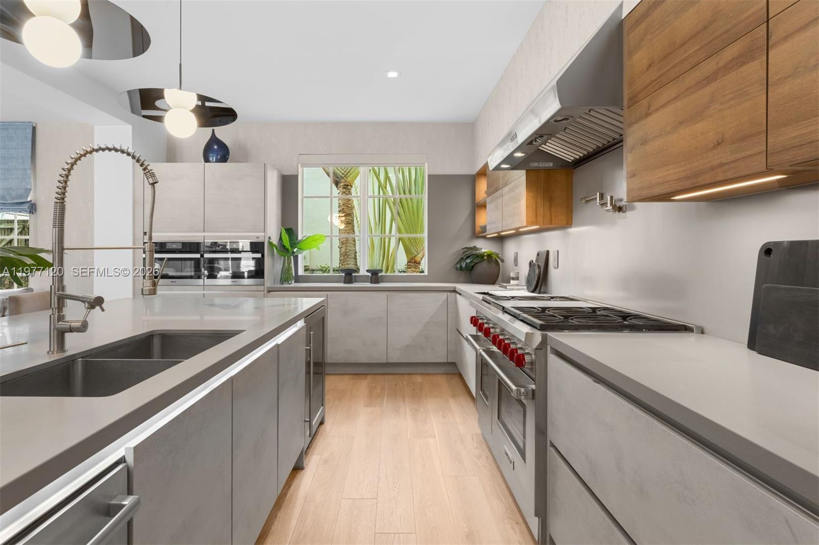 2887 Pine Tree Dr, Miami Beach FL 33140