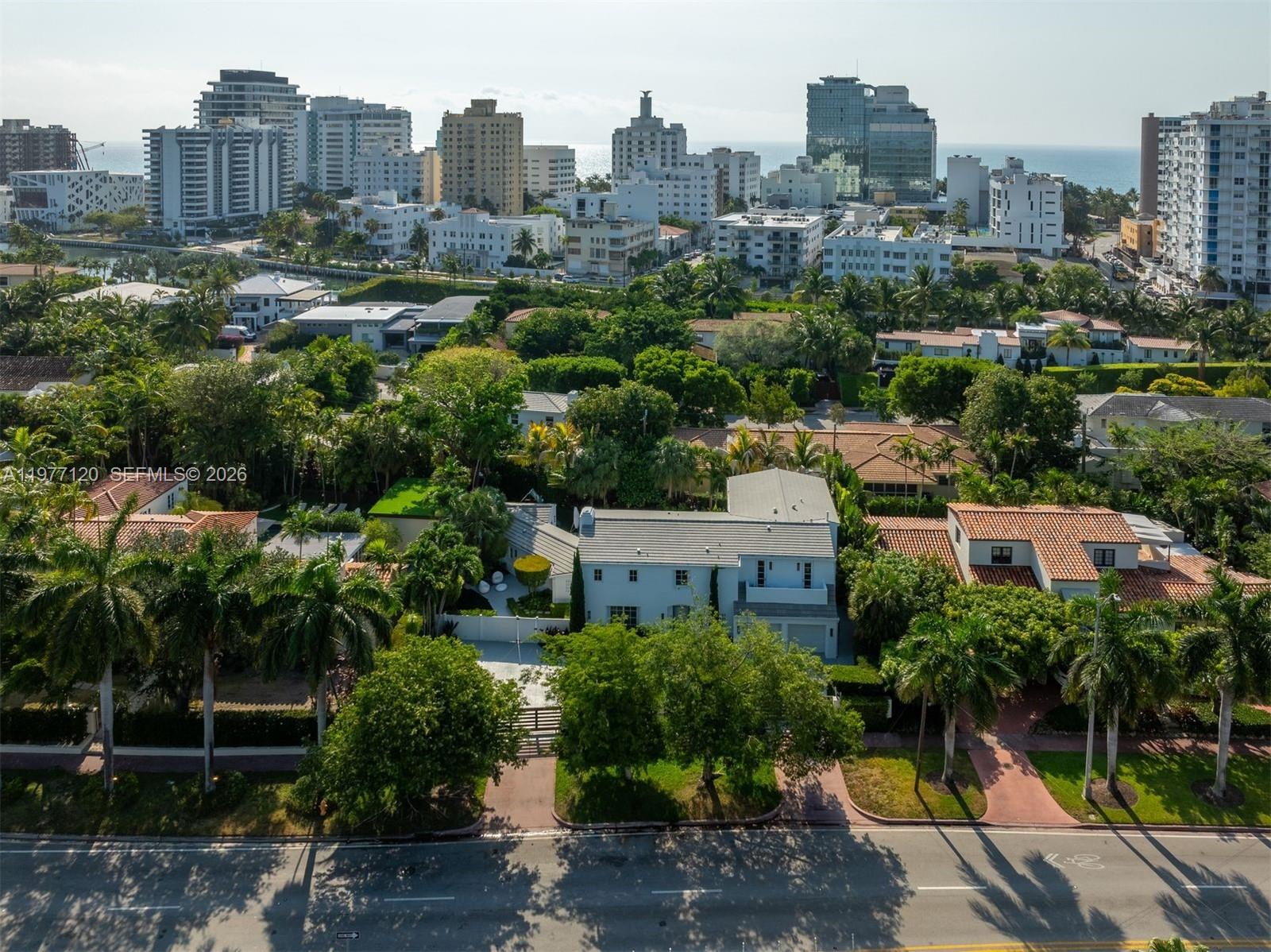 2887 Pine Tree Dr, Miami Beach FL 33140